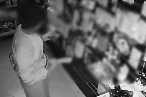 В Голицыне женщина украла из интим-магазина фаллоимитаторы | В Голицыне 34-летняя женщина обокрала секс-шоп В Голицыне женщина украла из интим-магазина фаллоимитаторы | В Голицыне 34-летняя женщина обокрала секс-шоп