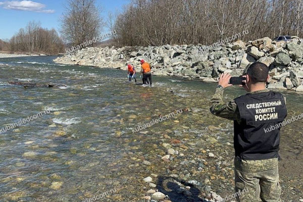 На Кубани тело утонувшего мальчика с аутизмом нашли после двух дней поисков | Пропавший 10-летний мальчик с аутизмом найден мертвым на Кубани На Кубани тело утонувшего мальчика с аутизмом нашли после двух дней поисков | Пропавший 10-летний мальчик с аутизмом найден мертвым на Кубани