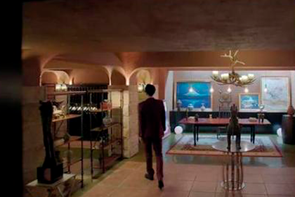 Женщина оставила виллу под охраной и случайно увидела ее в кино Женщина оставила виллу под охраной и случайно увидела ее в кино