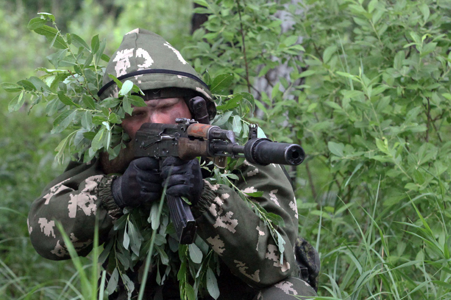 Подразделения спецназа отработали поиск и уничтожение замаскированных командных пунктов и узлов связи на незнакомой местности Подразделения спецназа отработали поиск и уничтожение замаскированных командных пунктов и узлов связи на незнакомой местности