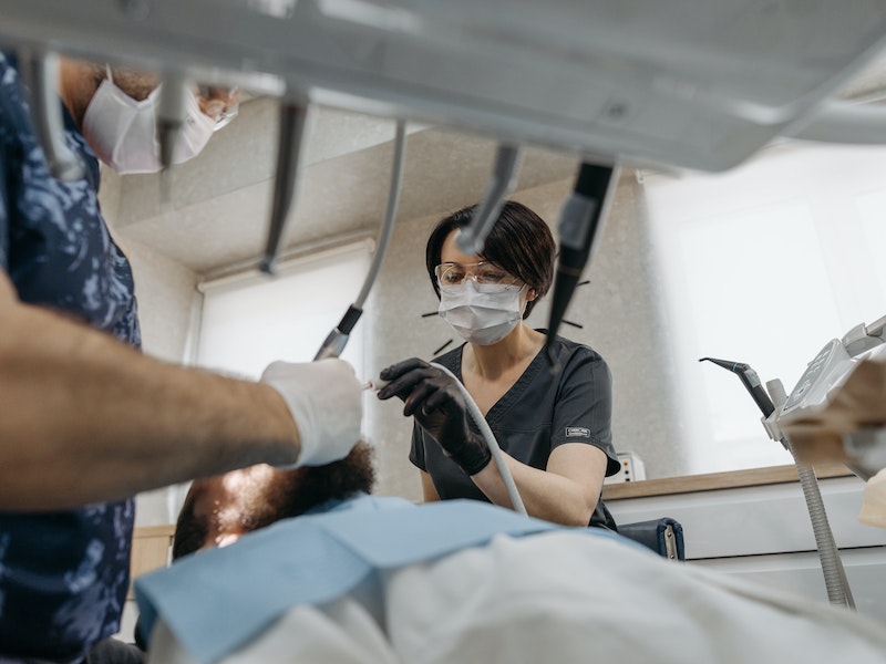 Компьютерный кариес: последствия времени в тесном контакте с техникой | Врач рассказал, почему работа за компьютером может грозить кариесом Компьютерный кариес: последствия времени в тесном контакте с техникой | Врач рассказал, почему работа за компьютером может грозить кариесом