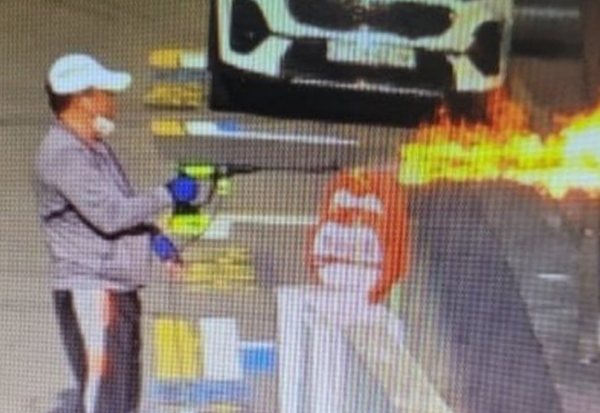 "Трое погибли": в Сеуле мужчина поджог многоэтажку с помощью огнемета | В Сеуле поджог многоэтажки унес жизни трех человек