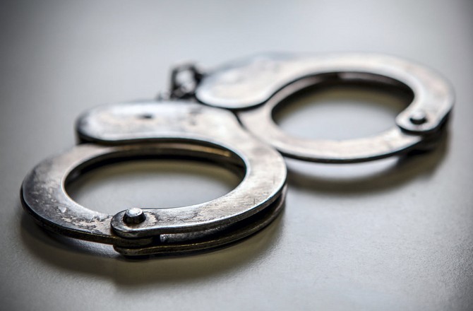 В «Перекрёстке» охранник изнасиловал подростка и снял порно В «Перекрёстке» охранник изнасиловал подростка и снял порно