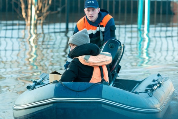 Мэр Оренбурга сообщил о принудительной эвакуации граждан в зоне подтопления | В Оренбурге начали принудительную эвакуацию с участием полиции Мэр Оренбурга сообщил о принудительной эвакуации граждан в зоне подтопления | В Оренбурге начали принудительную эвакуацию с участием полиции