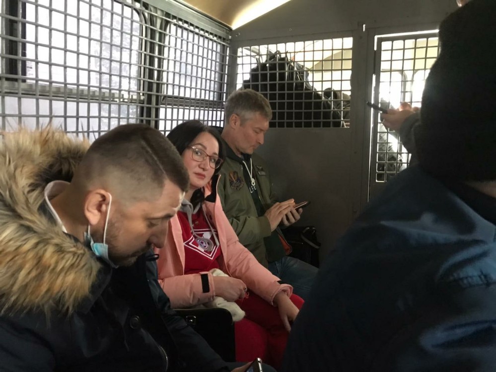 Полиция задержала на форуме в Москве Яшина, Ройзмана и Галямину Полиция задержала на форуме в Москве Яшина, Ройзмана и Галямину