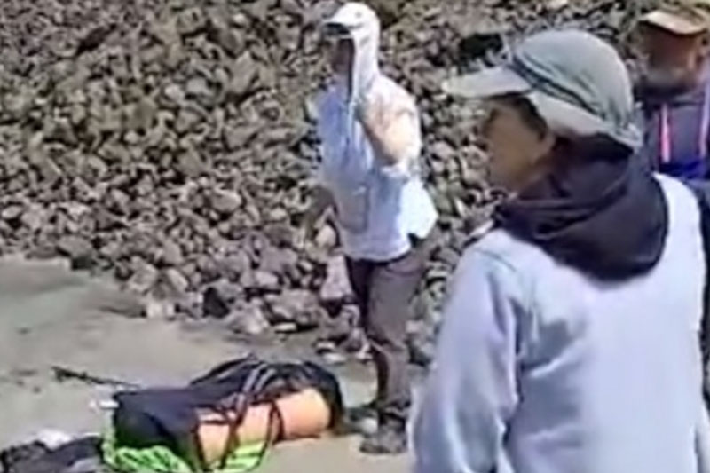 «Живы и здоровы»: в Киргизии спасатели нашли троих россиян, пропавших в горах | Киргизские спасатели нашли пропавших в горах туристов из РФ «Живы и здоровы»: в Киргизии спасатели нашли троих россиян, пропавших в горах | Киргизские спасатели нашли пропавших в горах туристов из РФ