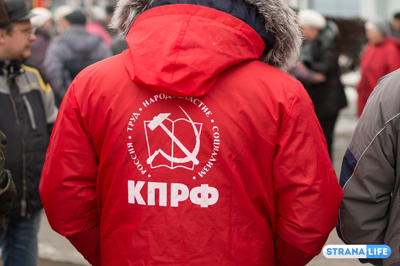 Российские коммунисты разругались из-за слова "коммунистический" Российские коммунисты разругались из-за слова "коммунистический"