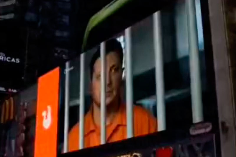 Нарисованные нейросетью ролики с Зеленским в тюрьме появились в Нью-Йорке. Видео | Изображения Зеленского в тюремной форме появились в центре Нью-Йорка Нарисованные нейросетью ролики с Зеленским в тюрьме появились в Нью-Йорке. Видео | Изображения Зеленского в тюремной форме появились в центре Нью-Йорка