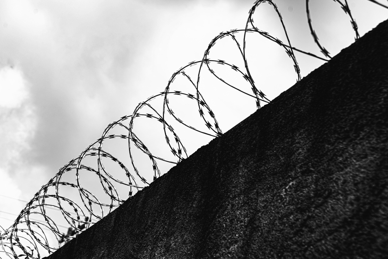 В Свердловской области полицейские попытались задушить предпринимателя | В Каменске-Уральском полицейские напали на предпринимателя