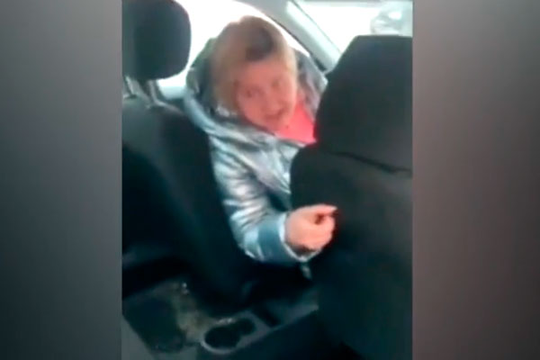 Таксистка высадила ехавших с похорон клиентов из-за банки тоника