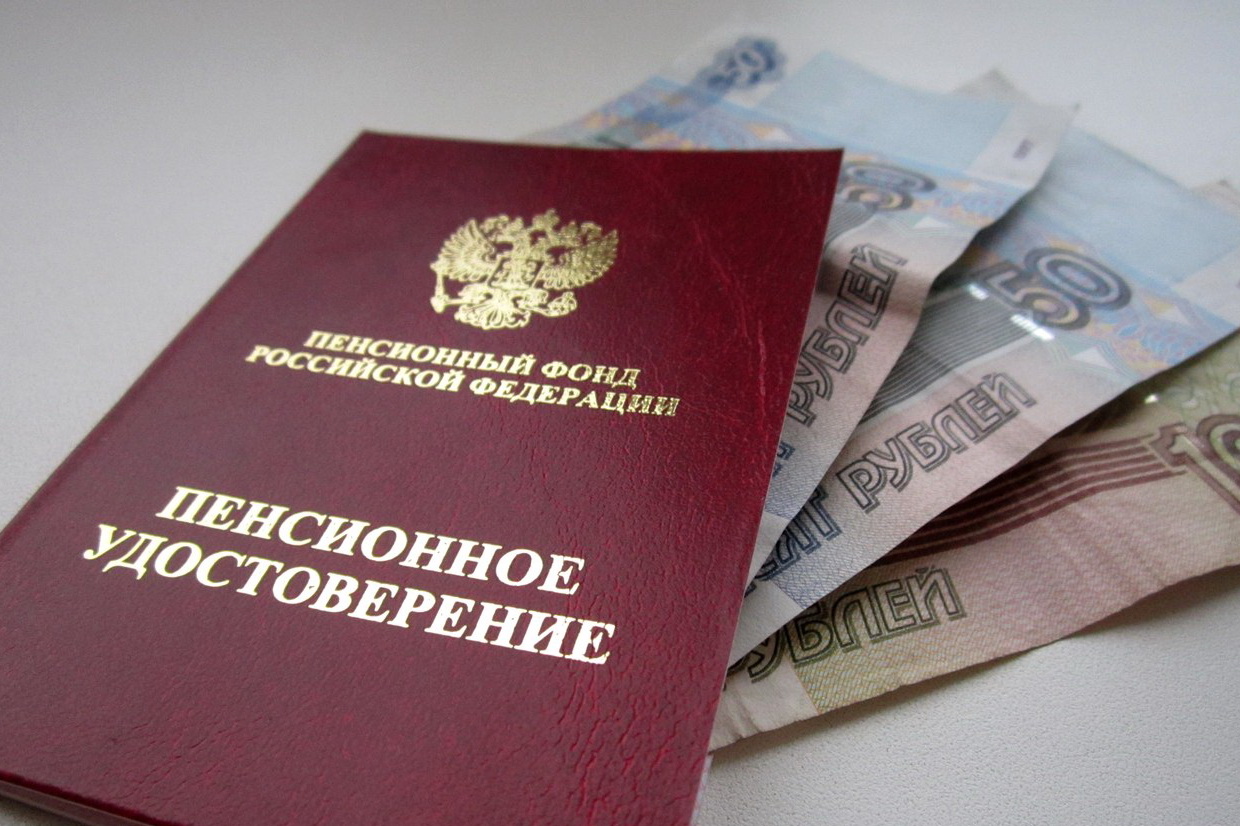 Власть решила сэкономить на работающих пенсионерах Власть решила сэкономить на работающих пенсионерах