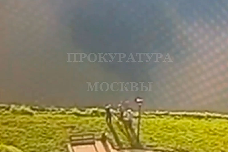 В Москве рыбак вонзил нож в прохожего и попал на видео | В Москве рыбак вонзил нож в прохожего и попал на видео В Москве рыбак вонзил нож в прохожего и попал на видео | В Москве рыбак вонзил нож в прохожего и попал на видео