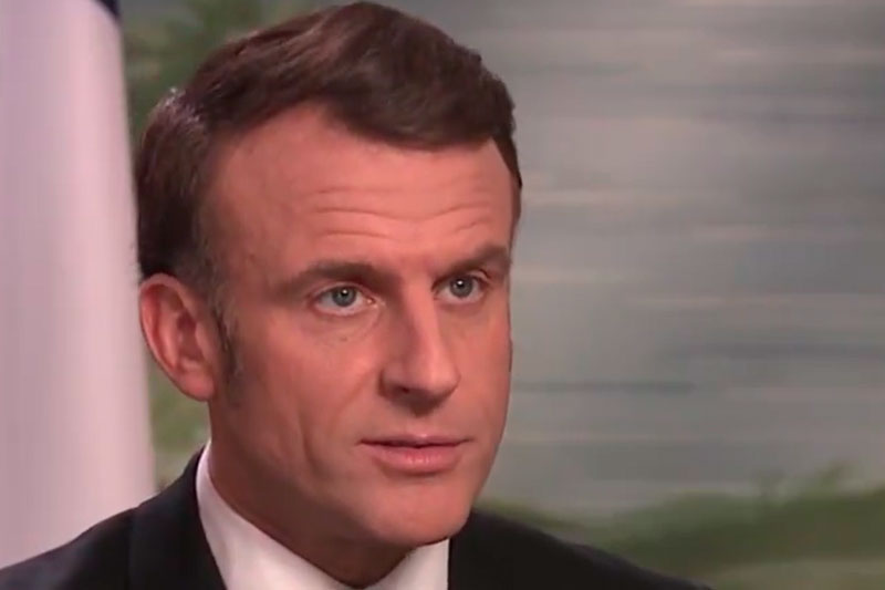 Макрон призвал Европу вооружаться после разговора Путина и Трампа | Макрон заявил, что Европа должна "вооружиться", чтобы избежать войны Макрон призвал Европу вооружаться после разговора Путина и Трампа | Макрон заявил, что Европа должна "вооружиться", чтобы избежать войны