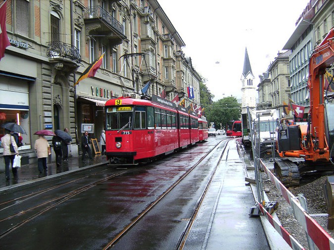 Швейцария собралась платить всем гражданам по €2500