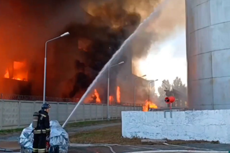 Здание крупнейшей сибирской мебельной фабрики сгорело в Барнауле | В Барнауле локализовали пожар на мебельной фабрике «Три слона» Здание крупнейшей сибирской мебельной фабрики сгорело в Барнауле | В Барнауле локализовали пожар на мебельной фабрике «Три слона»