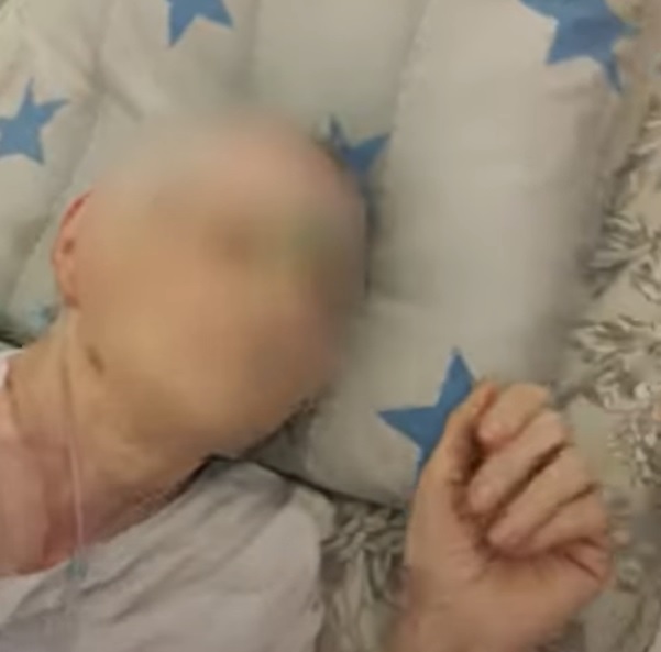 «Ощущение, что я попал на скотобойню»: житель Томска проник в красную зону, чтобы под видом медика ухаживать за своей бабушкой