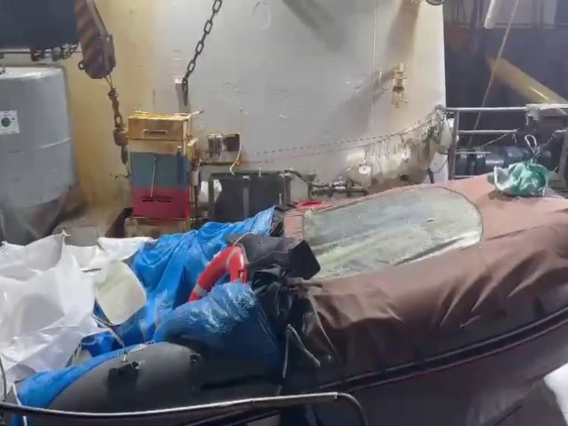 Спасение и тюрьма: что ждет туриста, дрейфовавшего два месяца в Охотском море | Дрейфовавшему два месяца с мертвецами в Охотском море туристу грозит тюрьма Спасение и тюрьма: что ждет туриста, дрейфовавшего два месяца в Охотском море | Дрейфовавшему два месяца с мертвецами в Охотском море туристу грозит тюрьма