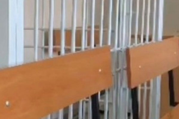 Под Вологдой отправили лечиться педофила за поцелуй девочки в лифте Под Вологдой отправили лечиться педофила за поцелуй девочки в лифте