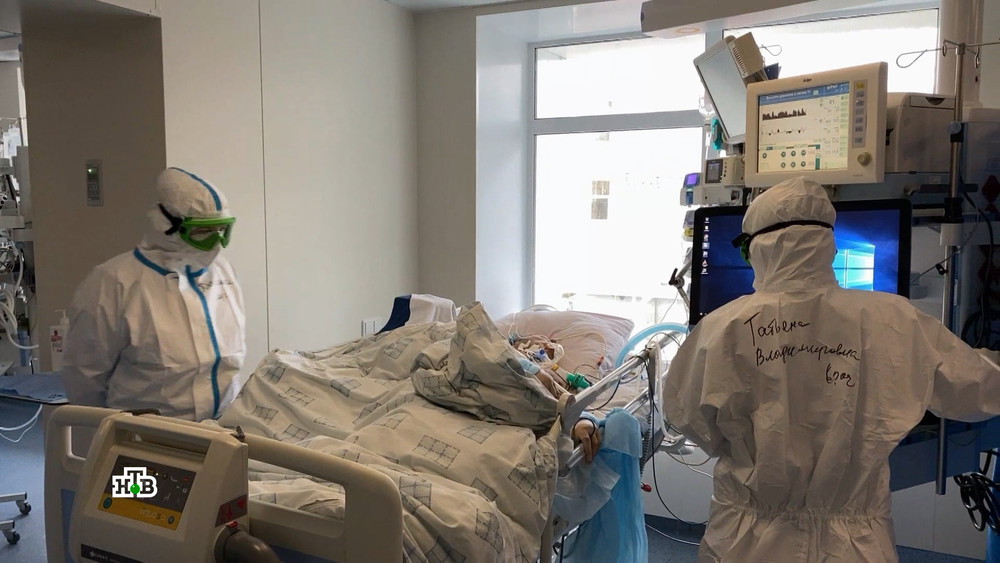 Медики инфекционной больницы теряют сознание на рабочем месте Медики инфекционной больницы теряют сознание на рабочем месте