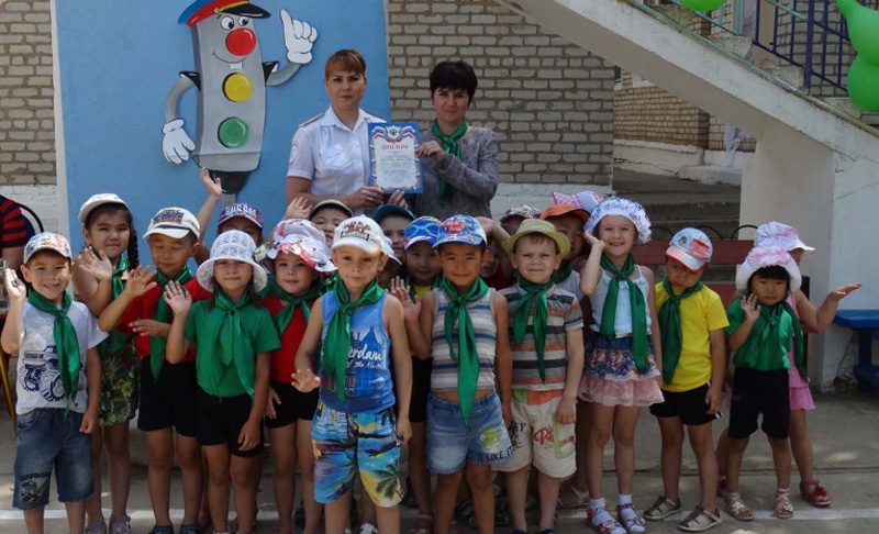 В Астраханской области полицейские провели акцию «ПДД от «А» до «Я» знает вся моя семья!» В Астраханской области полицейские провели акцию «ПДД от «А» до «Я» знает вся моя семья!»