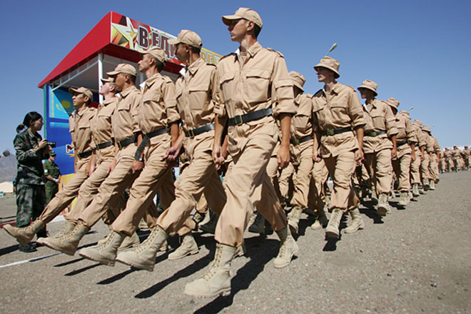 Военнослужащие 201-й военной базы в Таджикистане перешли на обмундирование для жаркого климата