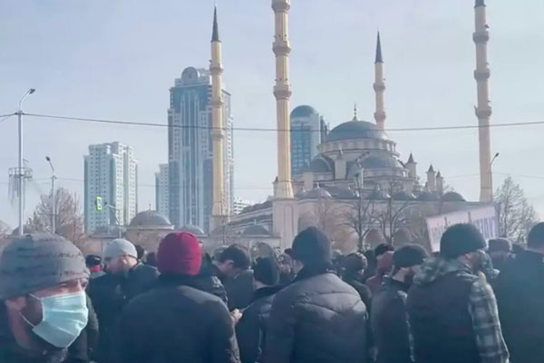 Фантазеры! В Чечне на митинг против семьи Янгулбаевых вышли более 400 тысяч человек Фантазеры! В Чечне на митинг против семьи Янгулбаевых вышли более 400 тысяч человек