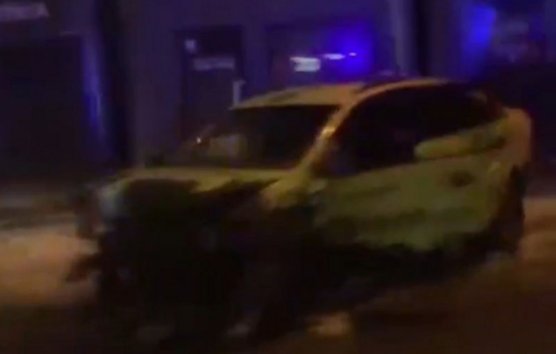 Новосибирск: автомобиль Volkswagen въехал в остановку, пострадали шесть человек | В Новосибирске каршеринговый Polo врезался в остановку: пострадали шесть человек Новосибирск: автомобиль Volkswagen въехал в остановку, пострадали шесть человек | В Новосибирске каршеринговый Polo врезался в остановку: пострадали шесть человек