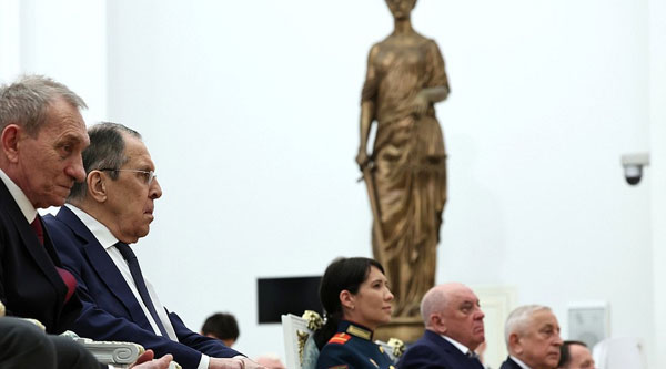 Путин присвоил звание Героя России медсестре Болилой, закрывшей собой бойца СВО | Закрывшая собой солдата медсестра получила звание Героя России Путин присвоил звание Героя России медсестре Болилой, закрывшей собой бойца СВО | Закрывшая собой солдата медсестра получила звание Героя России