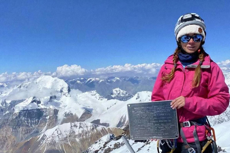 Наталья Наговицына застряла на пике Победы в Киргизии: сломана нога, помощь пока невозможна | Российская альпинистка неделю застряла на пике Победы: погиб спасавший ее итальянец