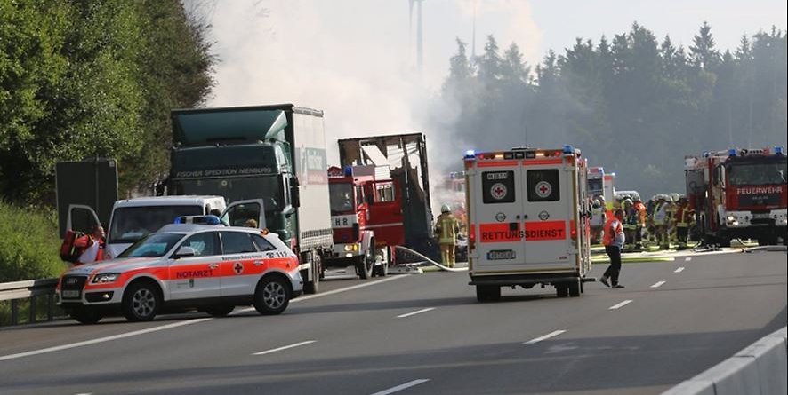 В Баварии внутри автобуса сгорели 18 человек. Все они направлялись на отдых