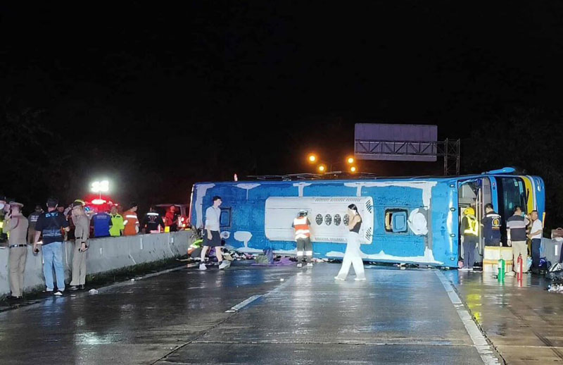 Туристический автобус перевернулся в Таиланде, россияне не пострадали | На севере Таиланда перевернулся автобус, россияне не пострадали Туристический автобус перевернулся в Таиланде, россияне не пострадали | На севере Таиланда перевернулся автобус, россияне не пострадали