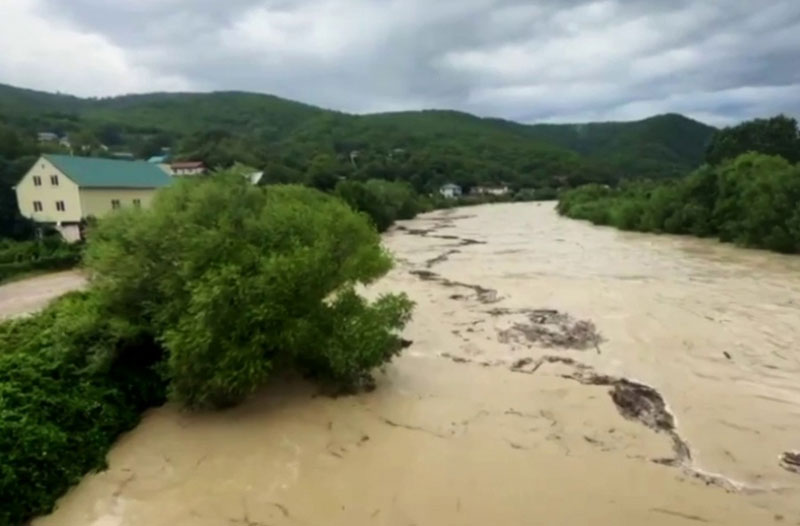 «В связи с мощными ливнями»: на Кубани реки вышли из берегов, а в Туапсе зафиксирован смерч | Ливни, подтопления и смерч. На Кубани объявили штормовое предупреждение «В связи с мощными ливнями»: на Кубани реки вышли из берегов, а в Туапсе зафиксирован смерч | Ливни, подтопления и смерч. На Кубани объявили штормовое предупреждение