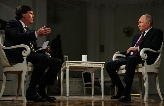 «Я ему не завидую, но это его выбор»: Путин — об угрозе ареста Такера Карлсона