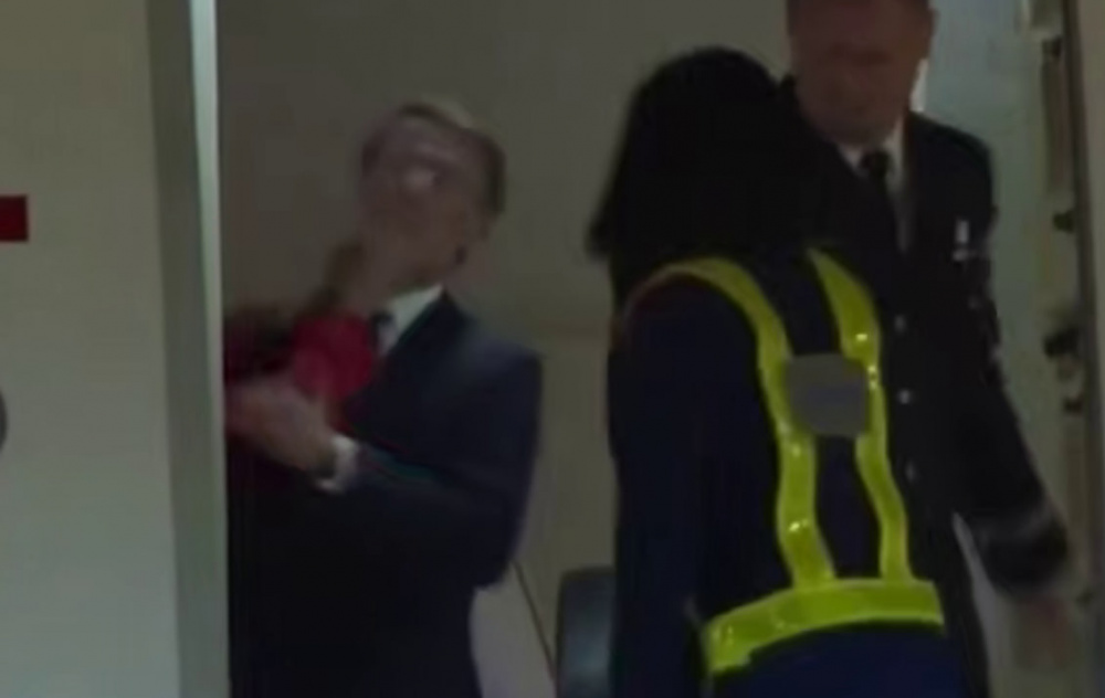 Скандал во Вьетнаме: Брижит Макрон ударила президента Франции? | Брижит Макрон ударила мужа перед визитом во Вьетнам Скандал во Вьетнаме: Брижит Макрон ударила президента Франции? | Брижит Макрон ударила мужа перед визитом во Вьетнам