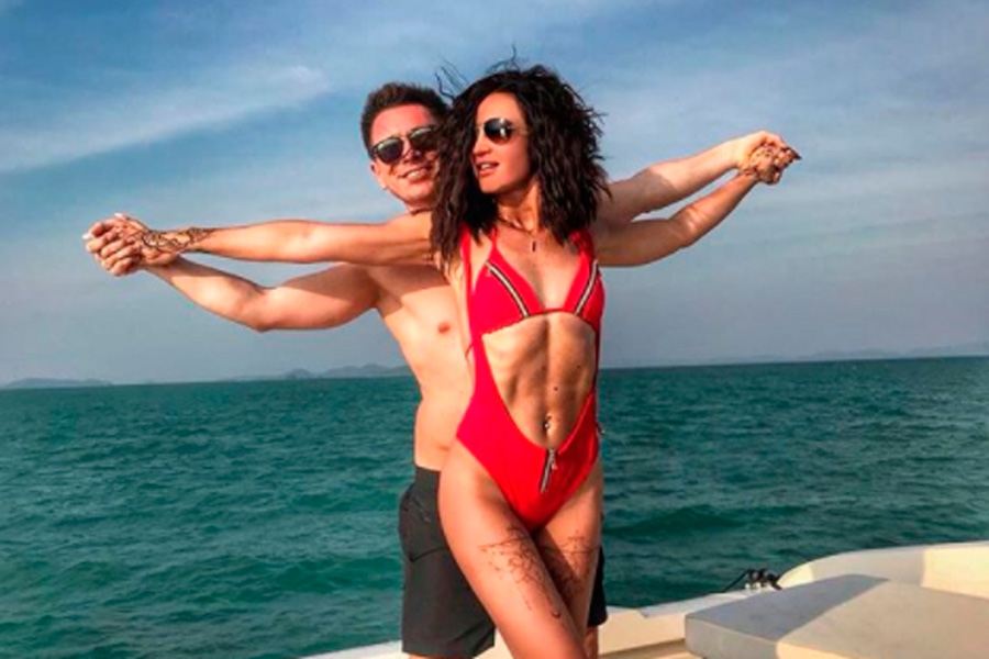 "Арбузика принеси!" Бузова записала провокационное видео с Батрутдиновым на яхте "Арбузика принеси!" Бузова записала провокационное видео с Батрутдиновым на яхте