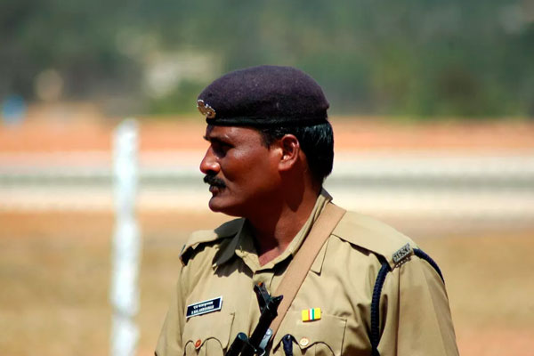 Родители продали дочь, чтобы оплатить лечение старшего ребенка Родители продали дочь, чтобы оплатить лечение старшего ребенка