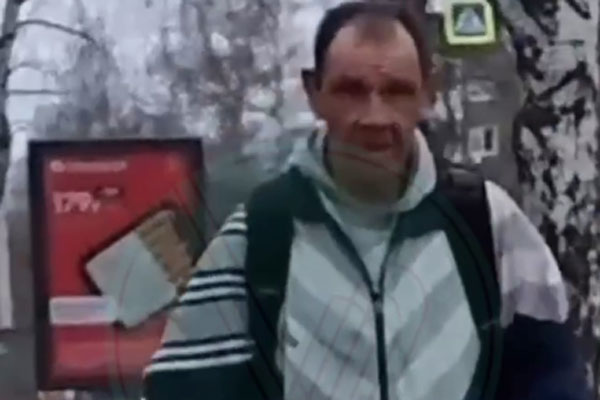 Директор школы в Уфе спасла девочку от напавшего на неё бездомного мужчины | Бездомный напал на школьницу в подъезде дома в Уфе Директор школы в Уфе спасла девочку от напавшего на неё бездомного мужчины | Бездомный напал на школьницу в подъезде дома в Уфе