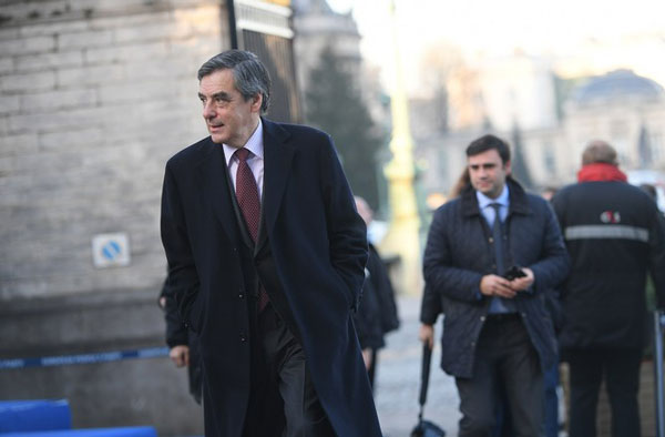 Экс-премьер Франции заявил о готовности продавать паштет на Красной площади