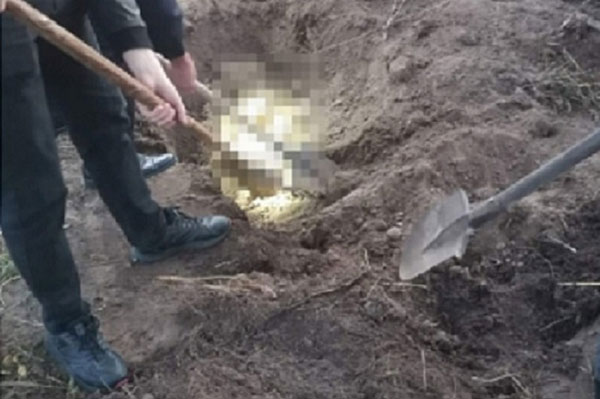 Отрыли уже труп: житель Нижегородской области закопал свою тещу под забором на огороде Отрыли уже труп: житель Нижегородской области закопал свою тещу под забором на огороде