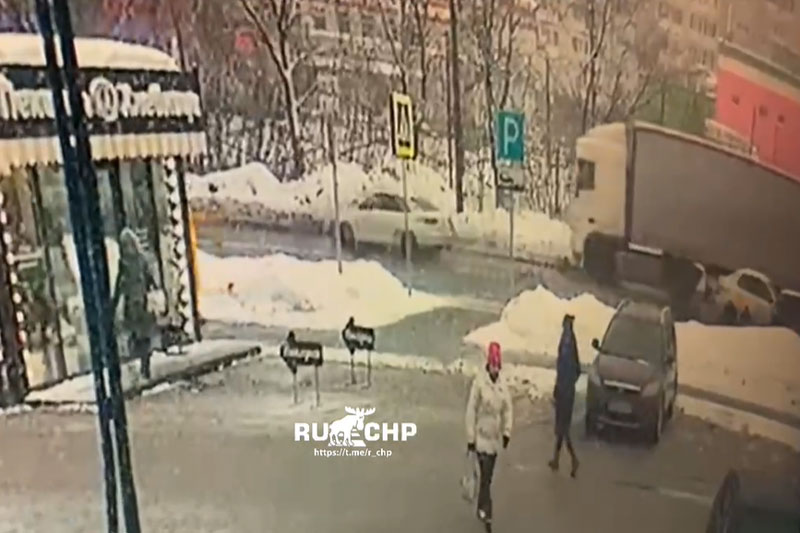 В Вологде водитель фуры насмерть сбил ребенка и скрылся В Вологде водитель фуры насмерть сбил ребенка и скрылся