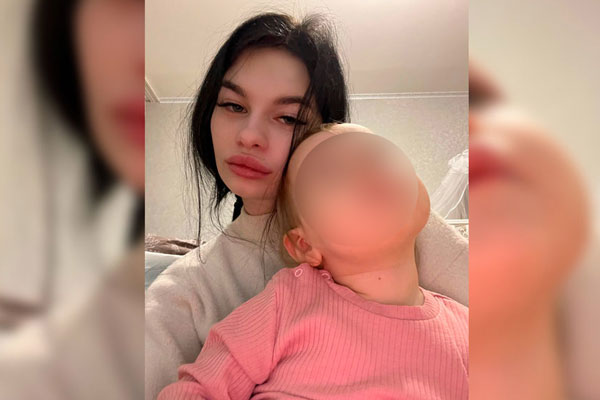 Двухлетняя дочь блогерши Шальновой умерла в свой день рождения после падения с пятого этажа Двухлетняя дочь блогерши Шальновой умерла в свой день рождения после падения с пятого этажа