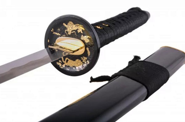 Москвич рассёк лицо сожительнице самурайским мечом Москвич рассёк лицо сожительнице самурайским мечом