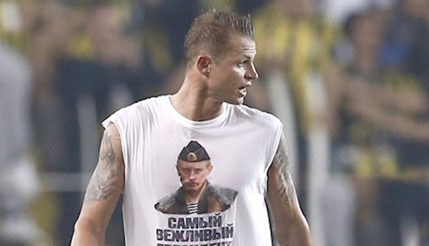 Кремль не комментирует ситуацию с Тарасовым, надевшим майку с Путиным Кремль не комментирует ситуацию с Тарасовым, надевшим майку с Путиным