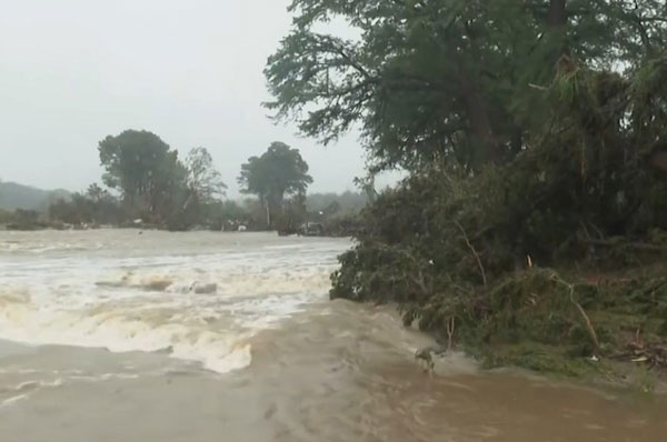 В результате наводнения в Техасе погиб 51 человек, ещё 27 пропали без вести | Более 50 человек погибли при наводнении в Техасе В результате наводнения в Техасе погиб 51 человек, ещё 27 пропали без вести | Более 50 человек погибли при наводнении в Техасе