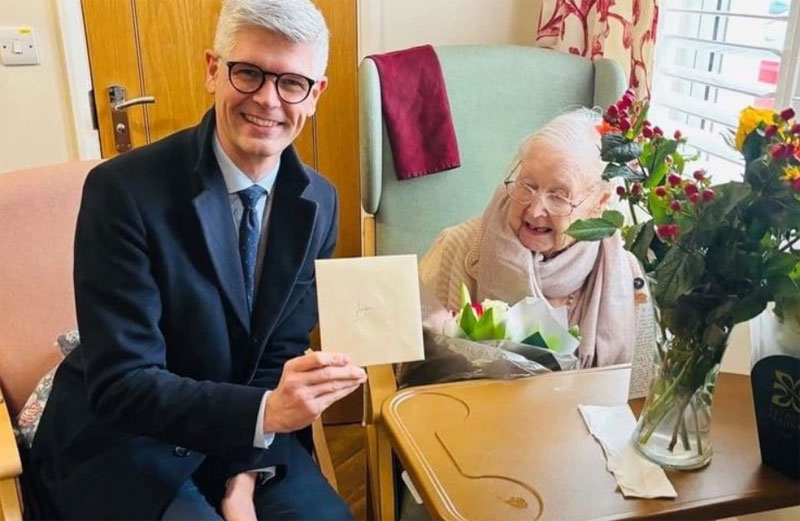 Британка отметила 106-летие и назвала простые принципы долгой жизни | Жительница Британии в 106 лет раскрыла свой взгляд на долголетие Британка отметила 106-летие и назвала простые принципы долгой жизни | Жительница Британии в 106 лет раскрыла свой взгляд на долголетие