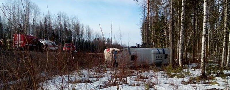 Под Тюменью перевернулся автобус. Погибли три человека, больше 20 пострадали
