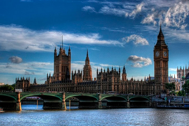 В Британии священник устроил наркотическую оргию с коллегой и умер | Британский священник умер после наркотической оргии с коллегой из Бельгии