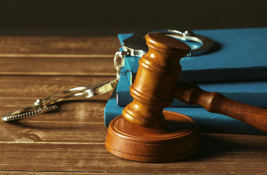 Бизнесмен Олег Дерипаска подал иск о защите чести и достоинства к Марии Певчих Бизнесмен Олег Дерипаска подал иск о защите чести и достоинства к Марии Певчих