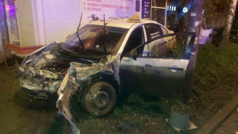 В Екатеринбурге в результате ДТП пострадали три человека В Екатеринбурге в результате ДТП пострадали три человека