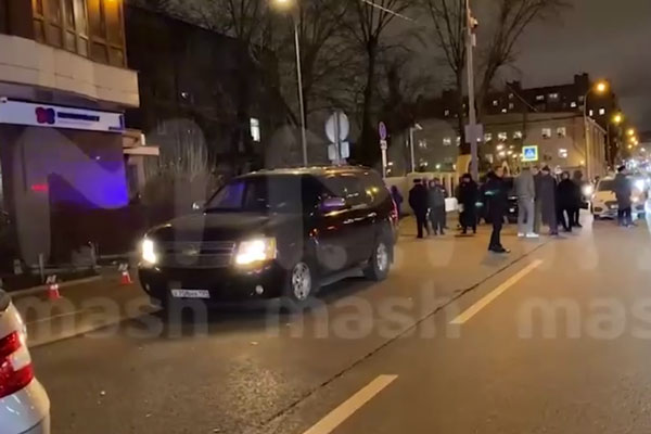 В Москве у банка ограбили курьеров с 300 миллионами рублей В Москве у банка ограбили курьеров с 300 миллионами рублей